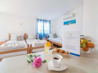 Апартаменты Apartments Viktorija Петровац Номер-студио с балконом и видом на море (для 3 взрослых)-1