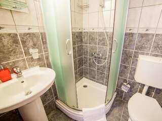 Апартаменты Apartments Viktorija Петровац Апартаменты-студио с балконом, вид на море (для 2 взрослых)-8
