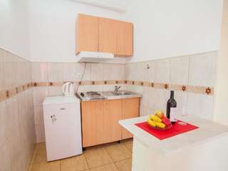 Апартаменты Apartments Viktorija Петровац Апартаменты-студио с балконом, вид на море (для 2 взрослых)-16